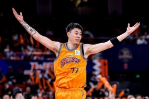 媒体人：张镇麟的关键球给力 上海先拔头筹就是赢在这一点了