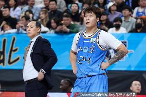 媒体人：许指导终于调整了首发阵容 他终于有点玩明白了！