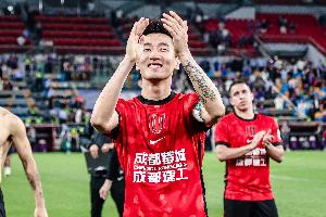 韦世豪：有一阵想立马退役，球迷骂我+自己被针对遭不公平处罚