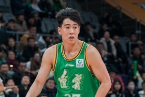 练就有用！辽篮小将李虎翼开始休赛期特训 加强控运能力