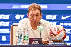 斯卢茨基：球队目前四轮不胜，这是我执教申花以来最差的战绩
