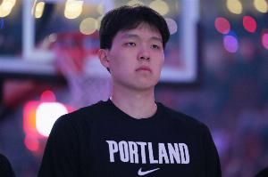 训练师：杨瀚森很愿意进行身体对抗 冲击内线的能力提升了不少