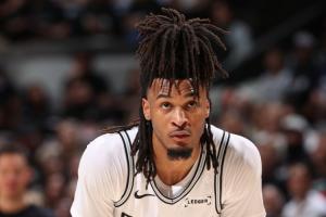 卡斯尔两战狂送18个失误 追平哈登创造的NBA历史纪录！