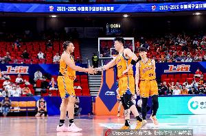 媒体人：上海很有资本打大爷篮球但他们没有 球星跟蓝领一样玩命