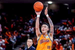 够离谱的！北京全队三分球25中5 命中数与刘铮个人相同