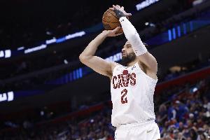 犯规比得分多！斯特鲁斯7中1仅拿5分4板3助1断 6次犯规离场