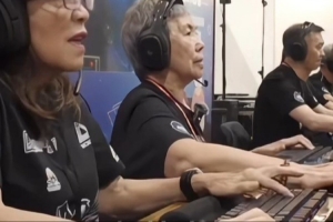 中国台湾阿嬷打LOL阵亡气到敲鼠标！网友笑翻：原汁原味LOL日常！