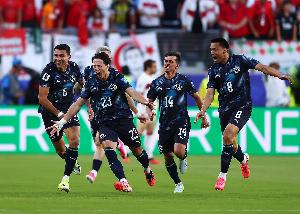 巴拉圭主帅谈10人胜土耳其：全是球员的功劳，与我没有任何关系