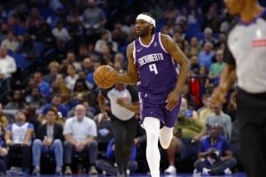 名记：国王希望续约阿丘瓦 并将普洛登的双向合同转为标准合同