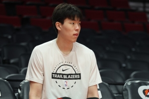 杨瀚森：已经能听得懂队友们在说什么 但在采访方面还是会差很多
