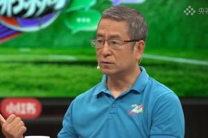 白岩松：西班牙三场淘汰赛神奇的对方关键球员伤退，然后取胜