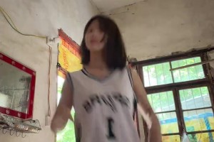 这身材和舞姿真是相当火辣！马刺女球迷热舞庆祝晋级西决！