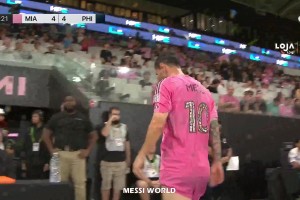 突然换人！梅西要求换人后直接走回更衣室，难道是有伤嘛……